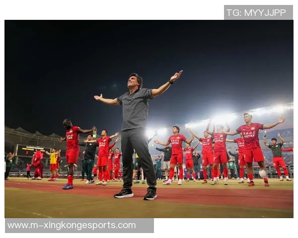 国安球迷热情助阵足协杯期待现场见证球队夺冠铁路出行服务便捷无忧 国安球迷热情助阵足协杯期待现场见证球队夺冠铁路出行服务便捷无忧