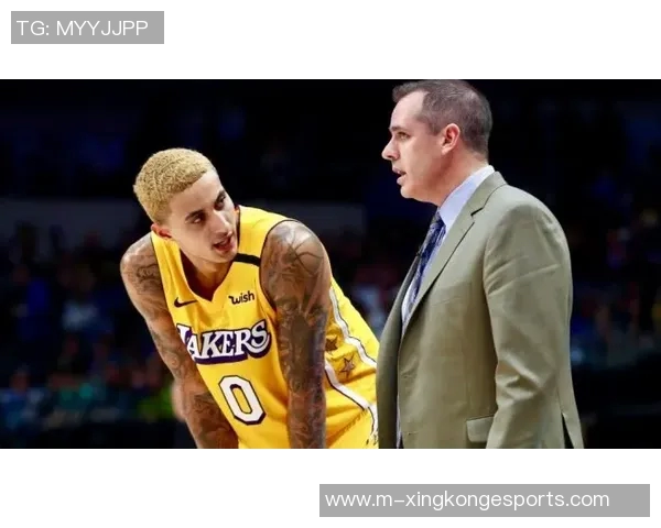 意媒称凯利卡巴尔伤愈复出斯帕莱蒂或将调整为四后卫阵型 意媒称凯利卡巴尔伤愈复出斯帕莱蒂或将调整为四后卫阵型