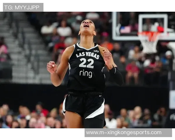 热火祝贺阿贾夺生涯第三冠阿德巴约与其合影庆祝 热火祝贺阿贾夺生涯第三冠阿德巴约与其合影庆祝