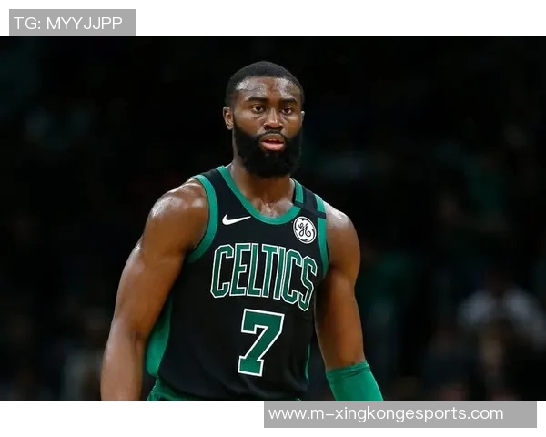 杰伦布朗为何只穿一边袖子想要改变自己的气场与风格