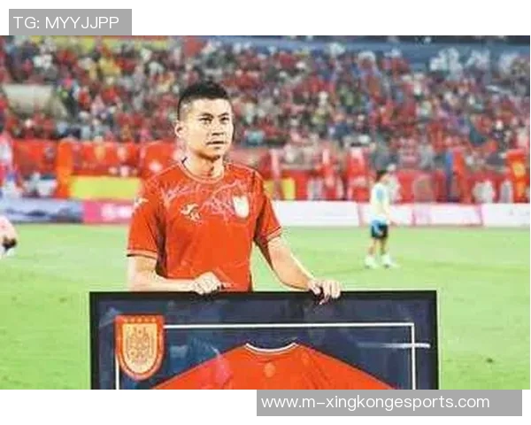 40岁重庆铜梁龙老将黄希扬荣膺感动重庆十大人物称号展现拼搏精神 40岁重庆铜梁龙老将黄希扬荣膺感动重庆十大人物称号展现拼搏精神